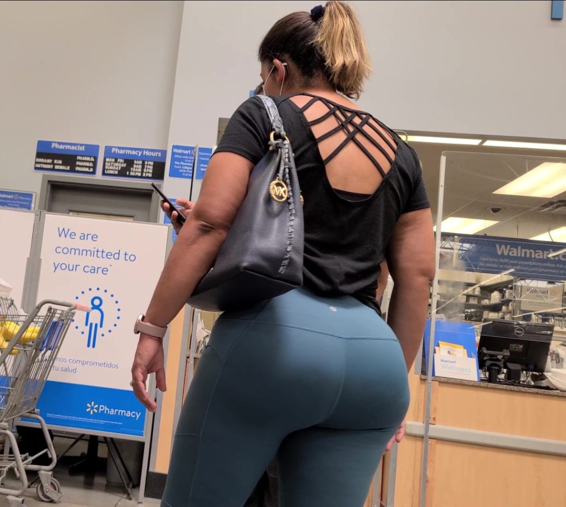 Sexy candid big booty Latina milf with vpl in leggings - Candid Best